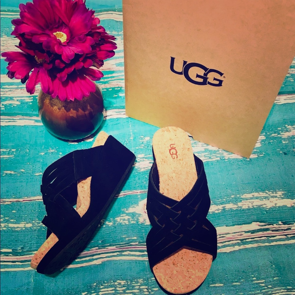 🌺 UGG 🌺 Black Lilah Wedge Suede Cork Sandals